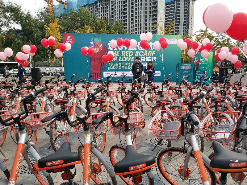 新乡宝龙广场爱的红围巾公益骑行